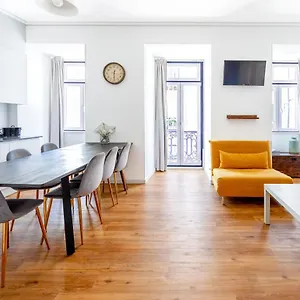 Apartment Intendente 3bedroom With Balcony, Lissabon